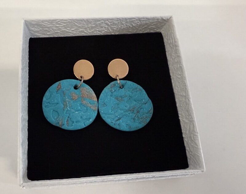 Handgemaakte oorbellen klei | blauw variant 2