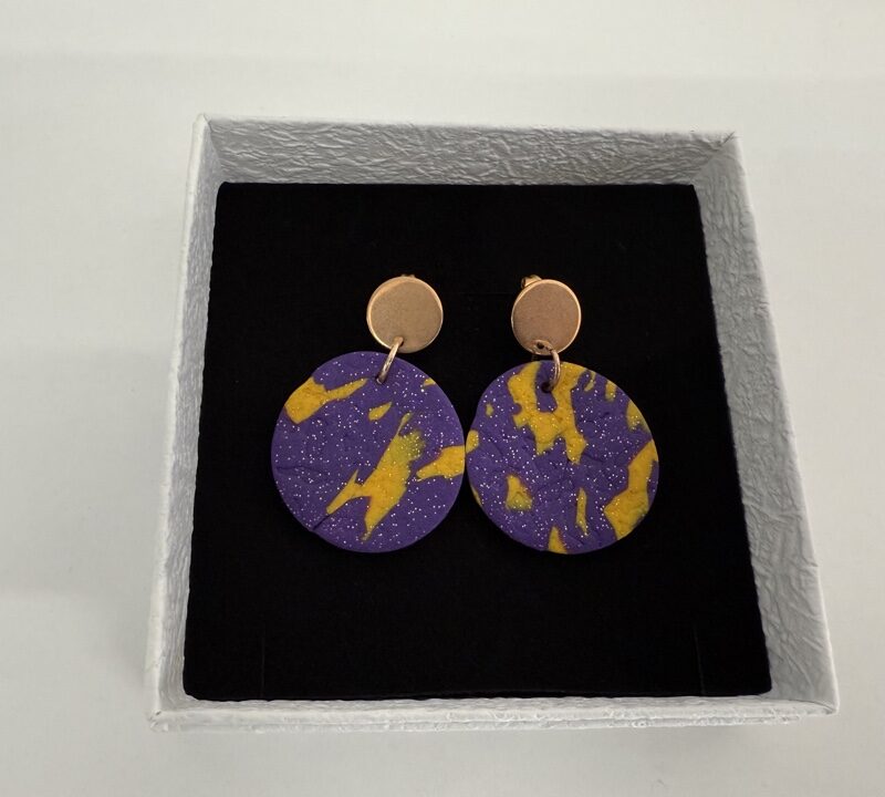 Handgemaakte oorbellen klei | Geel Paars