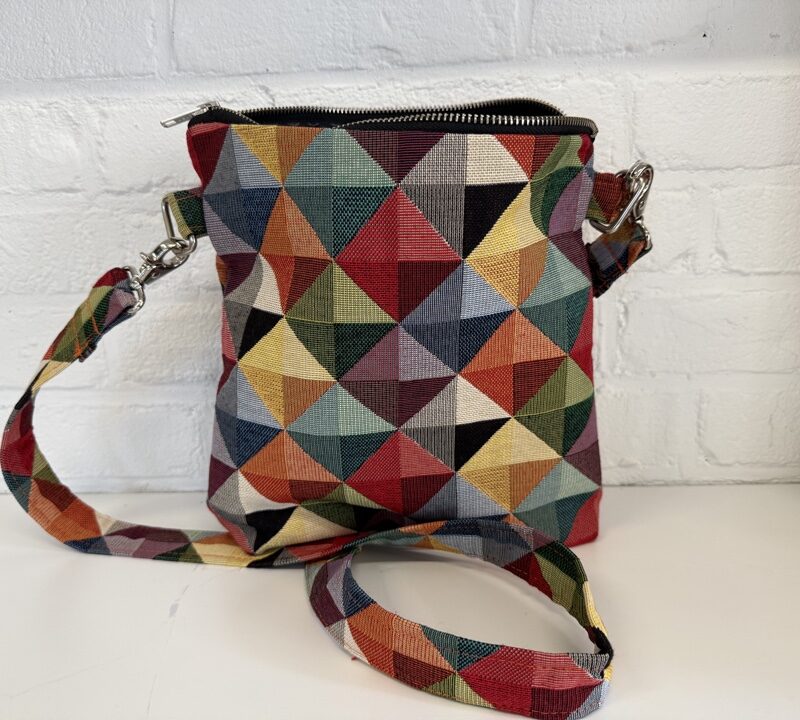 Handgemaakte Tas Schoudertas van gekleurde stof.