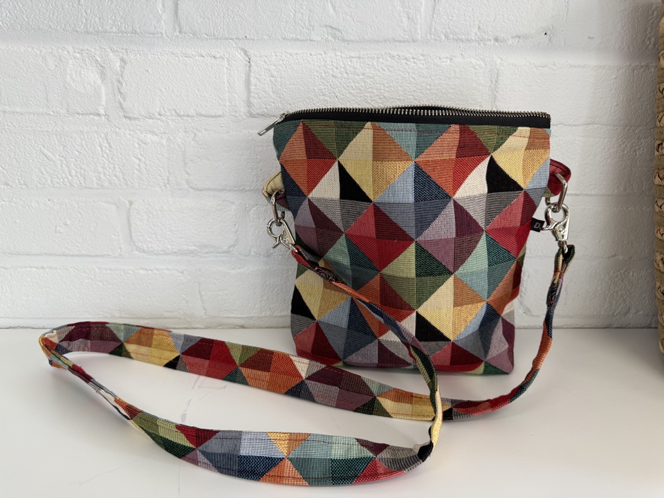 Handgemaakte Tas Schoudertas van gekleurde stof. - Afbeelding 2