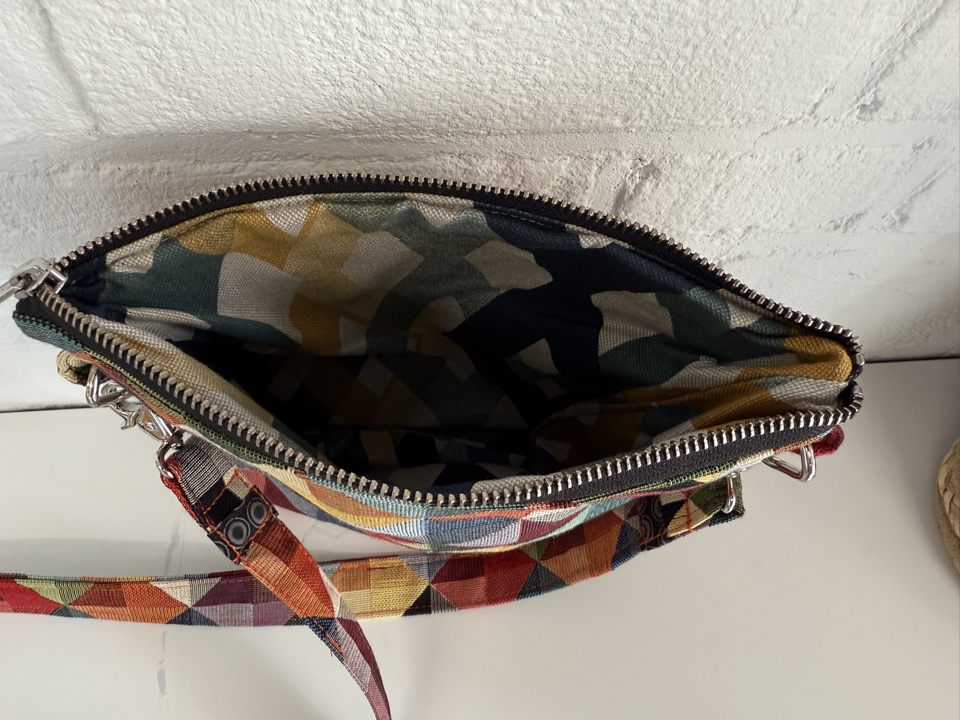 Handgemaakte Tas Schoudertas van gekleurde stof. - Afbeelding 3