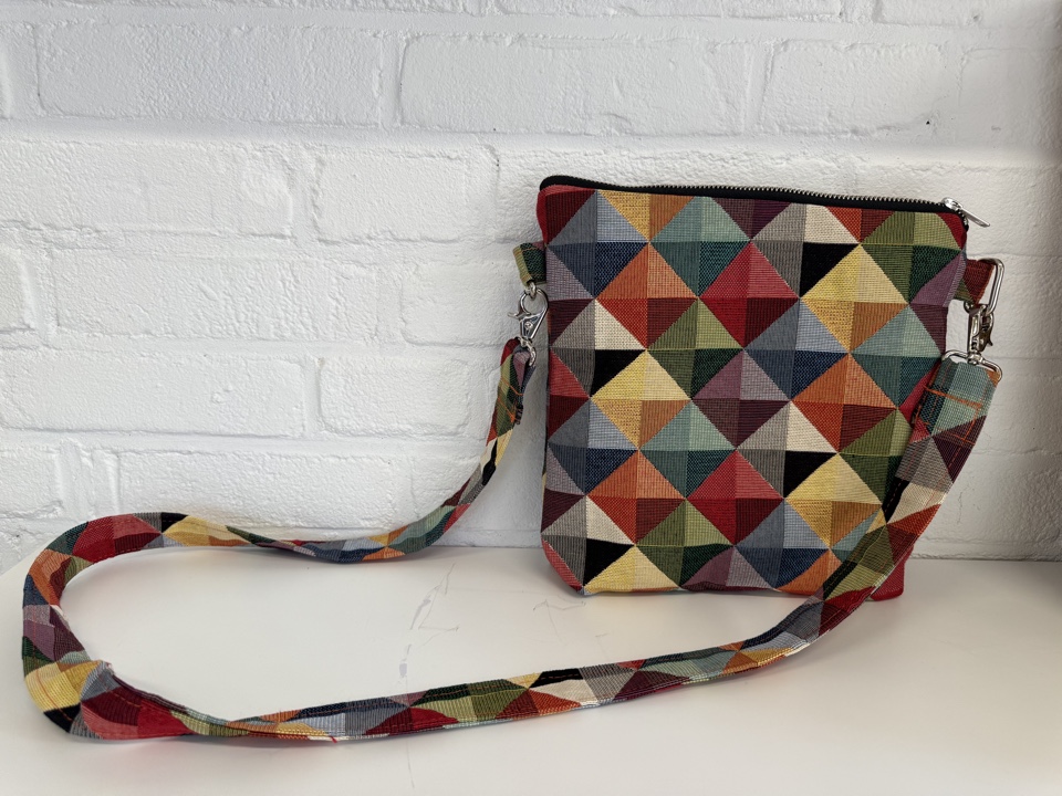 Handgemaakte Tas Schoudertas van gekleurde stof. - Afbeelding 4