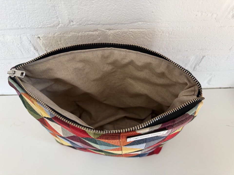Handgemaakte Make-up Tas – Geometrisch & Kleurrijk - Afbeelding 3
