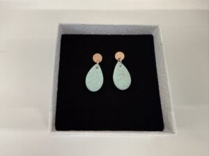 Handgemaakte Oorbellen klei– Mintgroen & Roségoud druppel vorm