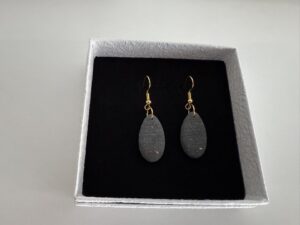 Handgemaakte oorbellen klei charcoal Elegance druppel vorm