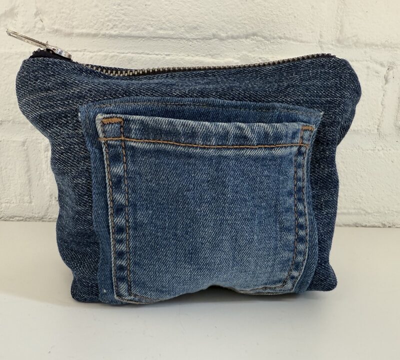 Etui van spijkerbroeken