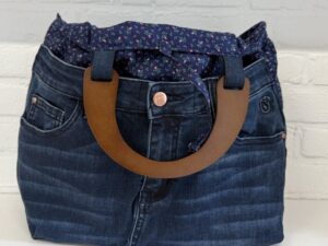 Handgemaakte jeans tas Afmetingen: 40 cm breed x 36cm