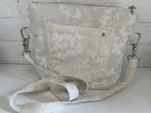 Handgemaakte jeans tas Afmetingen: 25cm  breed x  22 x 48cm hoog