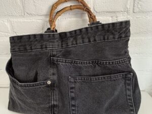 jeans Handtas  Afmeting: 34 cm bij 30 cm.